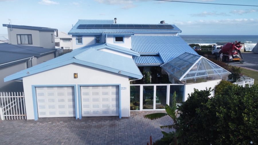 4 Bedroom Property for Sale in Outeniqua Strand Western Cape